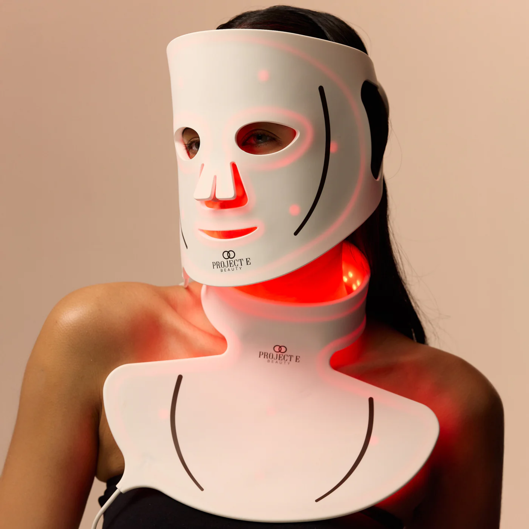 Full-coverage LED therapy on woman’s face and neck